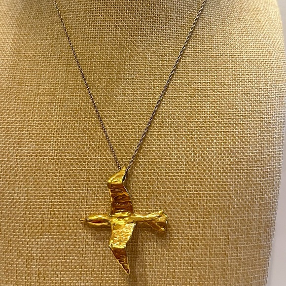 Avon Necklace gold tone chain w/ Sea Gull pendant - Picture 4 of 12